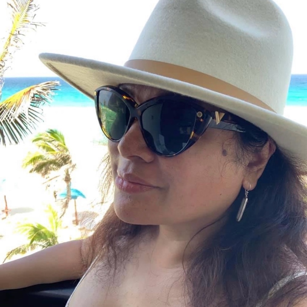 Women’s Lack of Color Hat